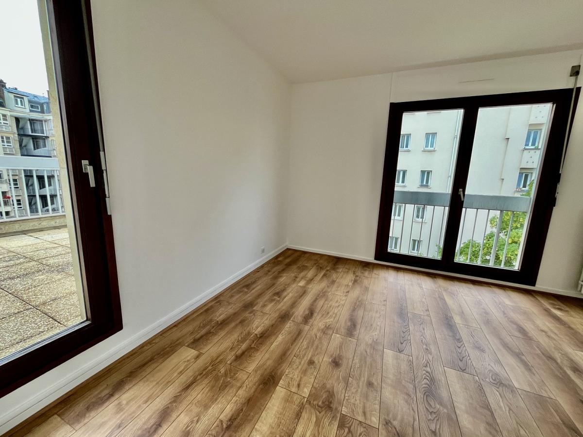 A LOUER PARIS XVème 5 PIECES EN DUPLEX