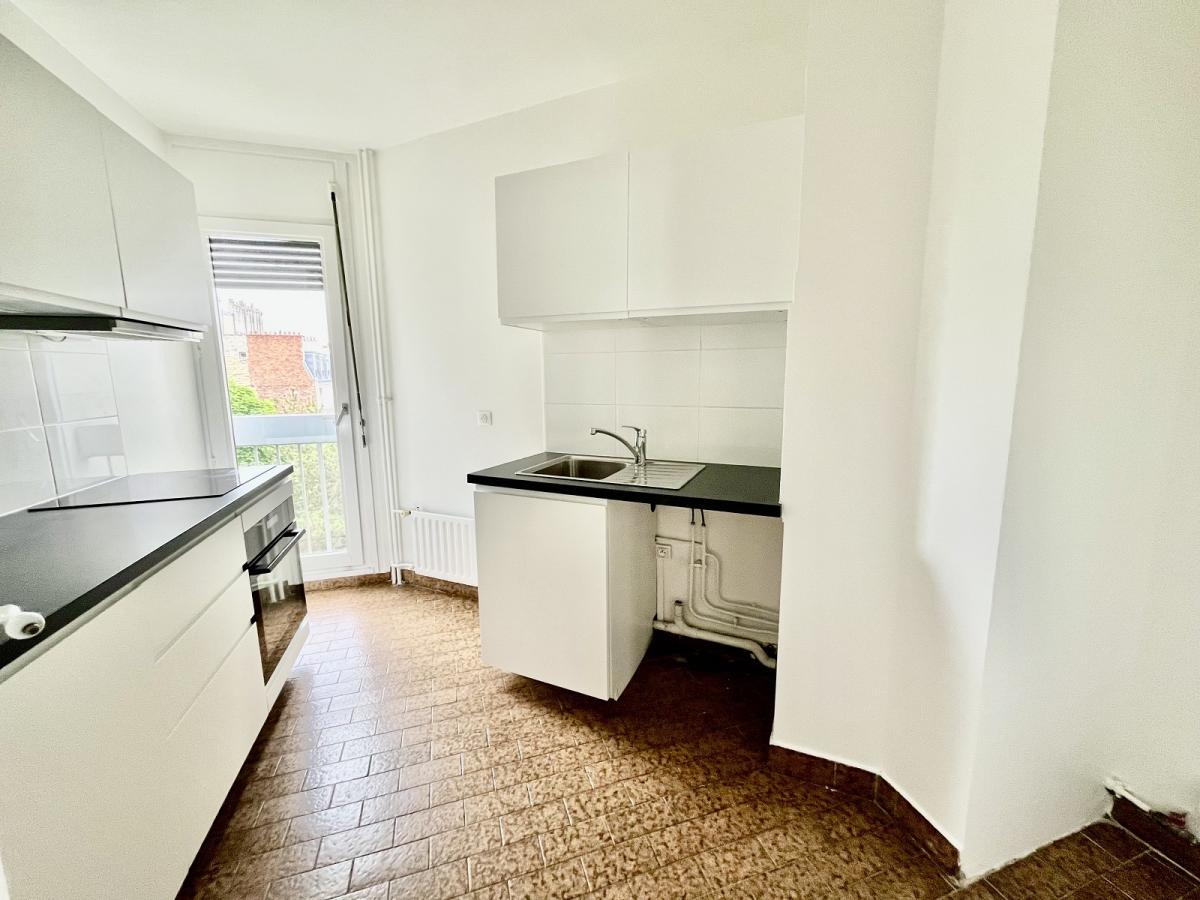 A LOUER PARIS XVème 5 PIECES EN DUPLEX