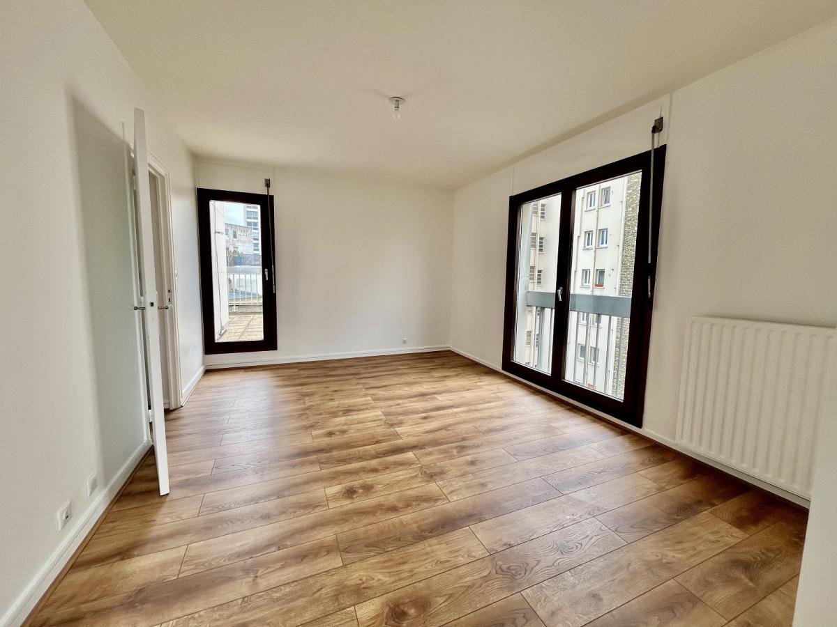 A LOUER PARIS XVème 5 PIECES EN DUPLEX