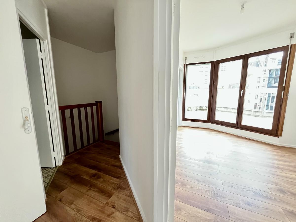 A LOUER PARIS XVème 5 PIECES EN DUPLEX