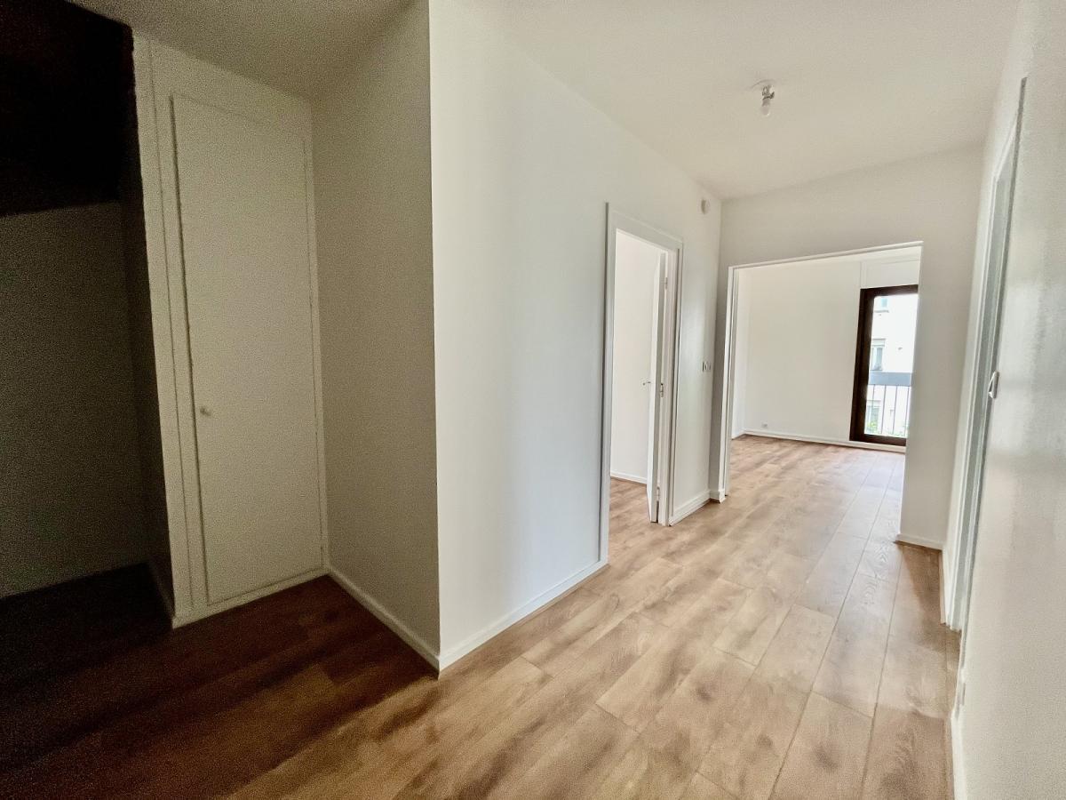 A LOUER PARIS XVème 5 PIECES EN DUPLEX