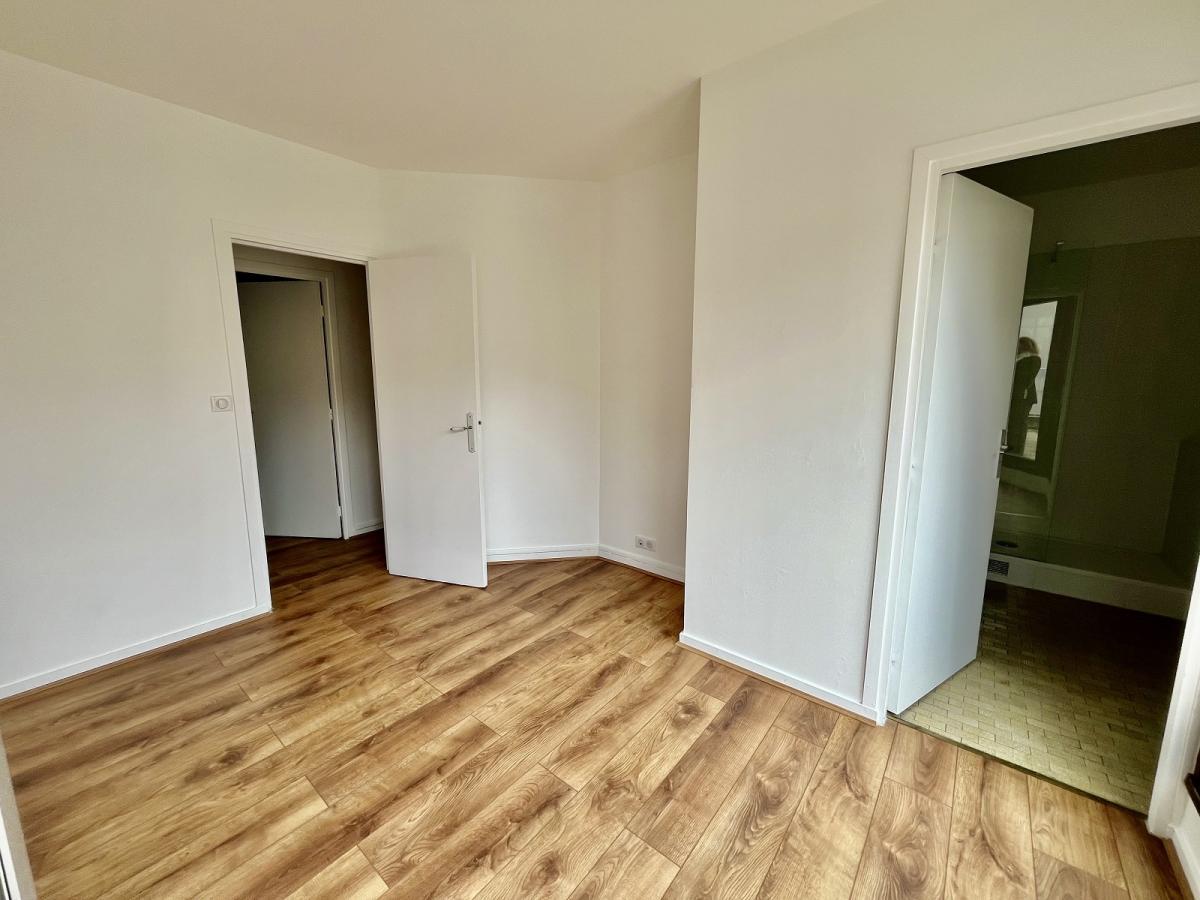 A LOUER PARIS XVème 5 PIECES EN DUPLEX