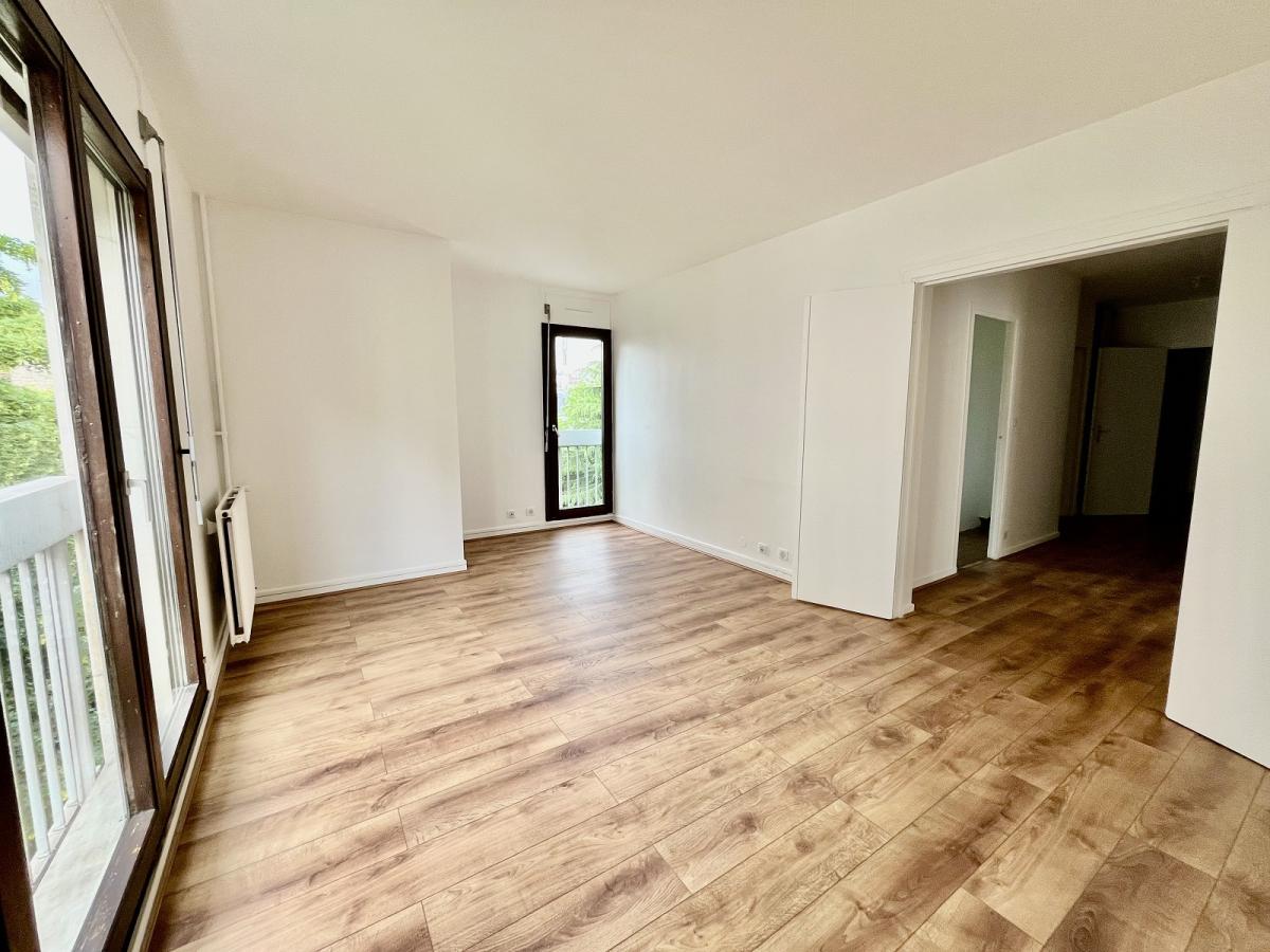 A LOUER PARIS XVème 5 PIECES EN DUPLEX