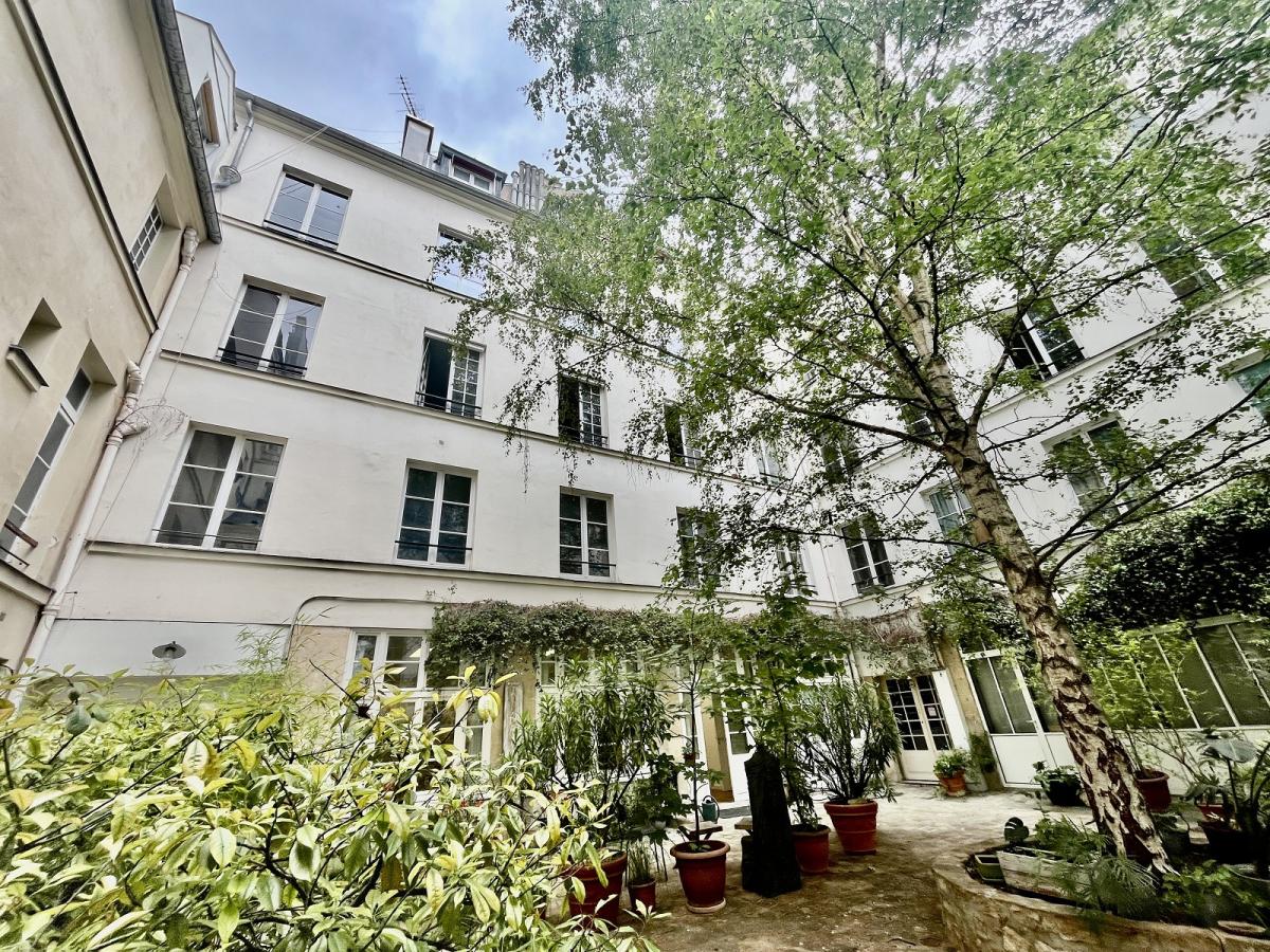 PARIS IVème, métro Saint Paul, Beau Duplex  en dernier étage