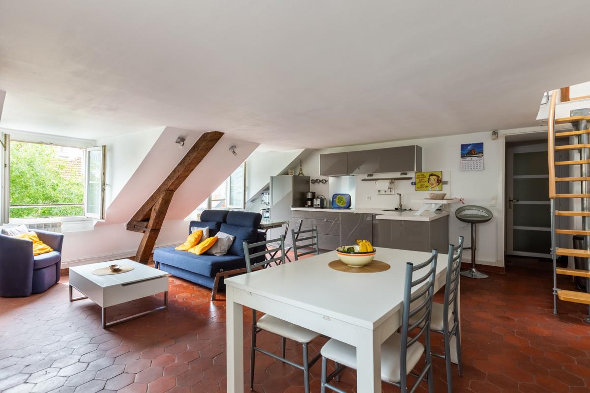 PARIS IVème, métro Saint Paul, Beau Duplex  en dernier étage