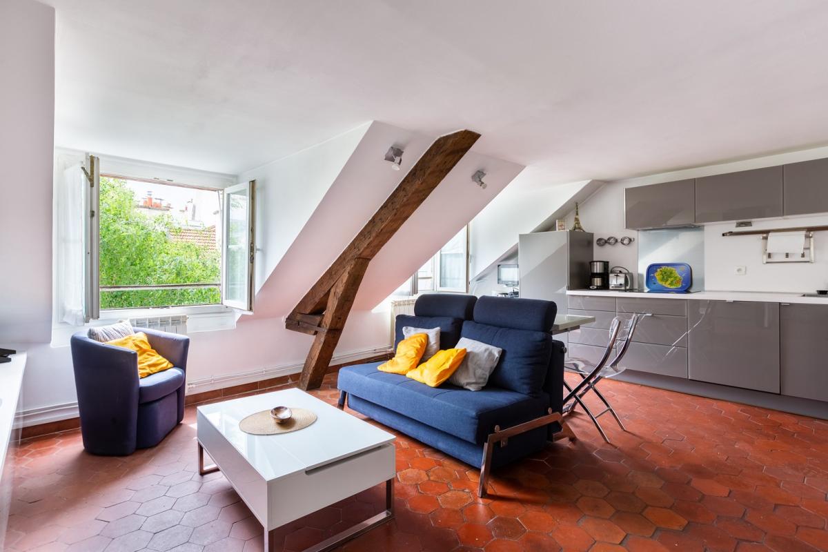 PARIS IVème, métro Saint Paul, Beau Duplex  en dernier étage
