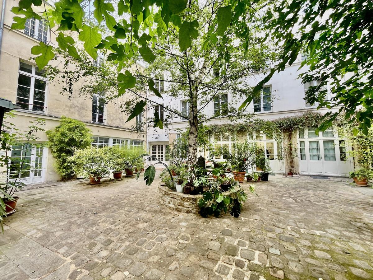 PARIS IVème, métro Saint Paul, Beau Duplex  en dernier étage