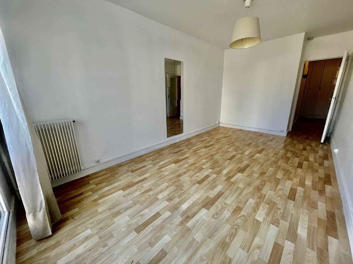 A LOUER STUDIO 28.42m² Paris XXème. MENILMONTANT