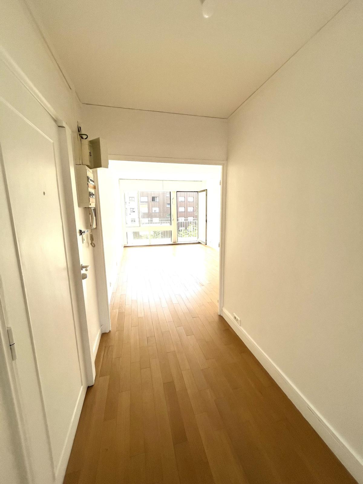 A LOUER PARIS XV 3P BALCON RUE JAVEL