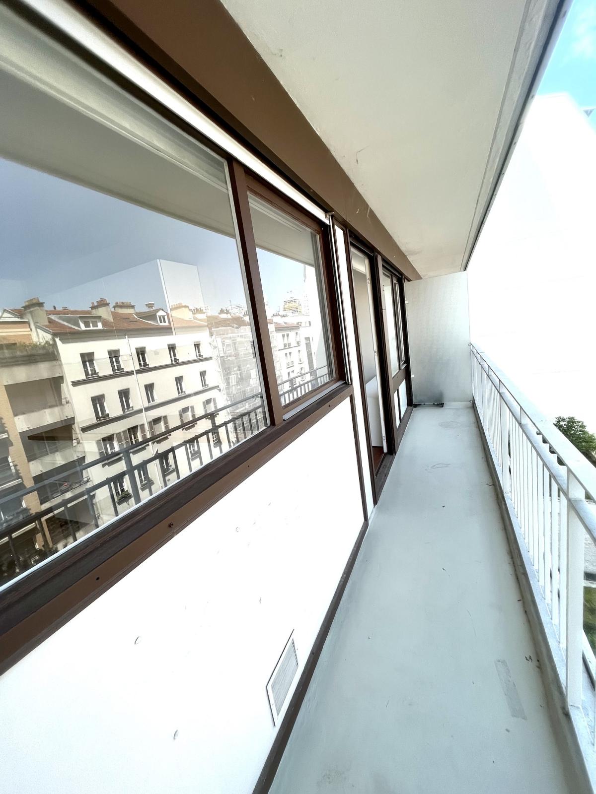A LOUER PARIS XV 3P BALCON RUE JAVEL