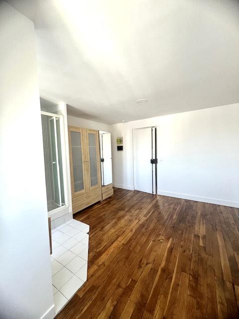 75010 PARIS STUDETTE RUE LAFAYETTE 
