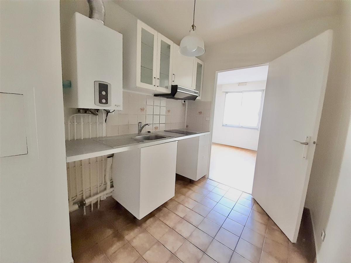 Montrouge (92120), Grand Studio avec parking et balcon