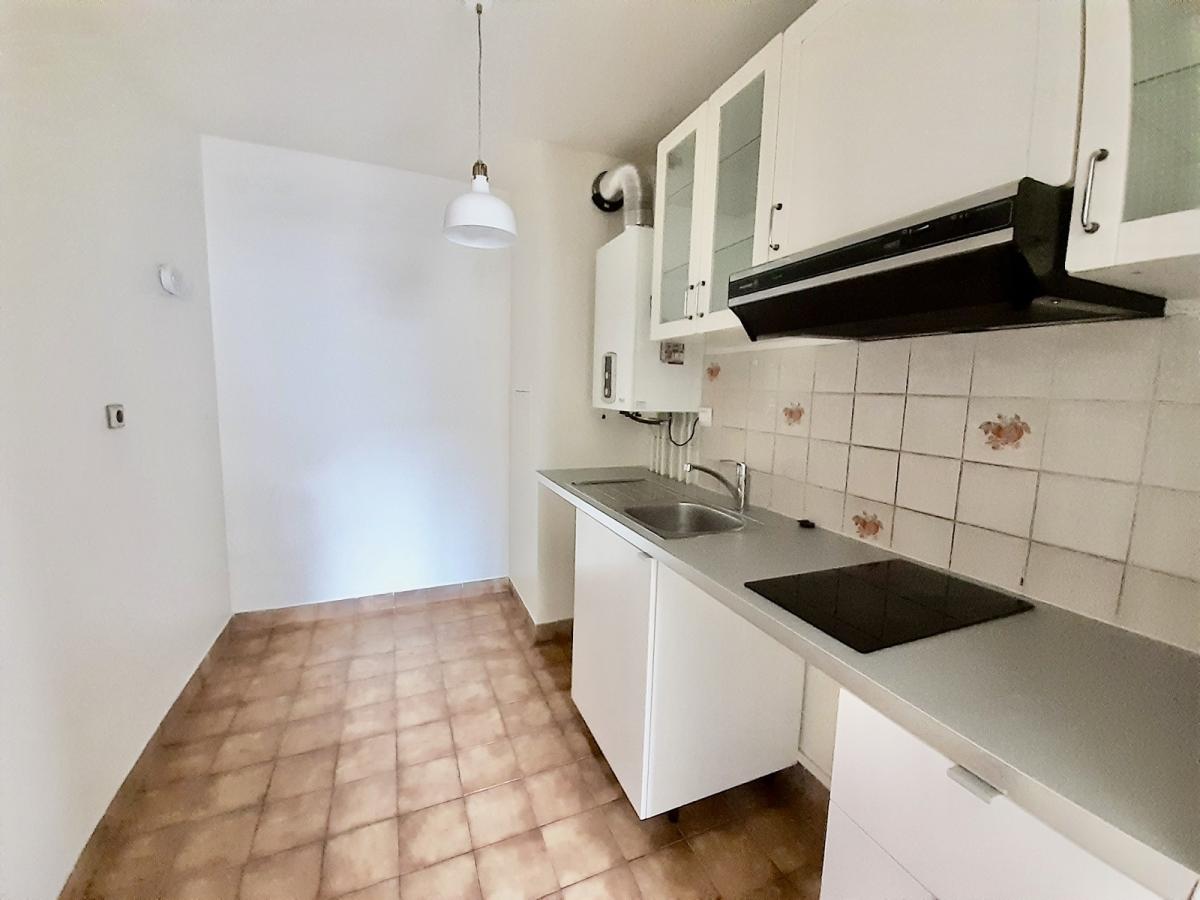 Montrouge (92120), Grand Studio avec parking et balcon