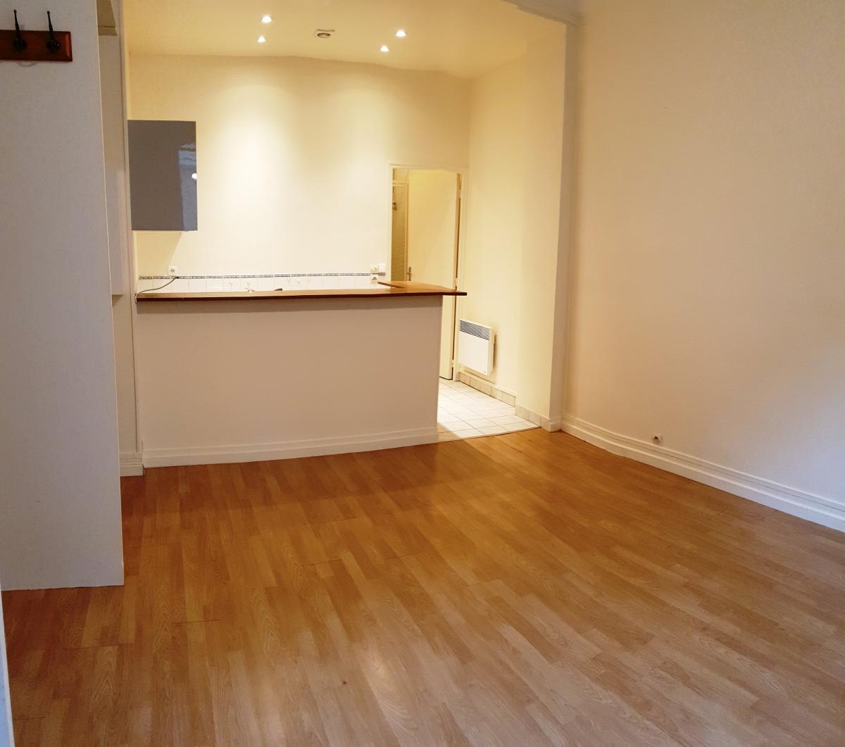 STUDIO 25m2  PARIS XV M°BALARD