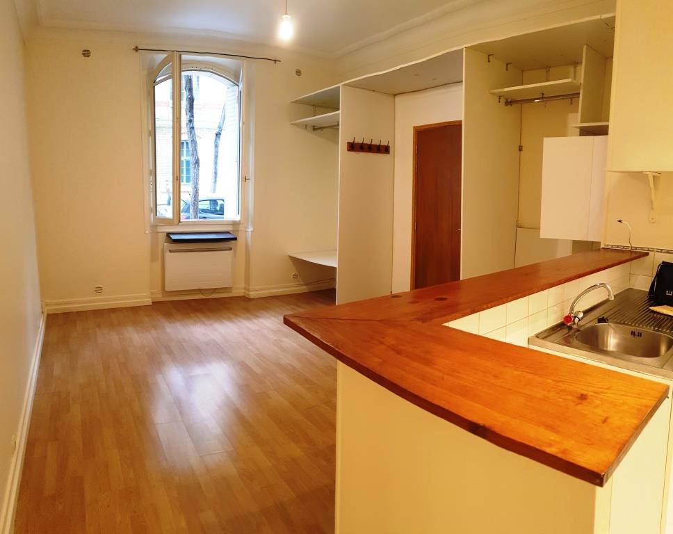 STUDIO 25m2  PARIS XV M°BALARD