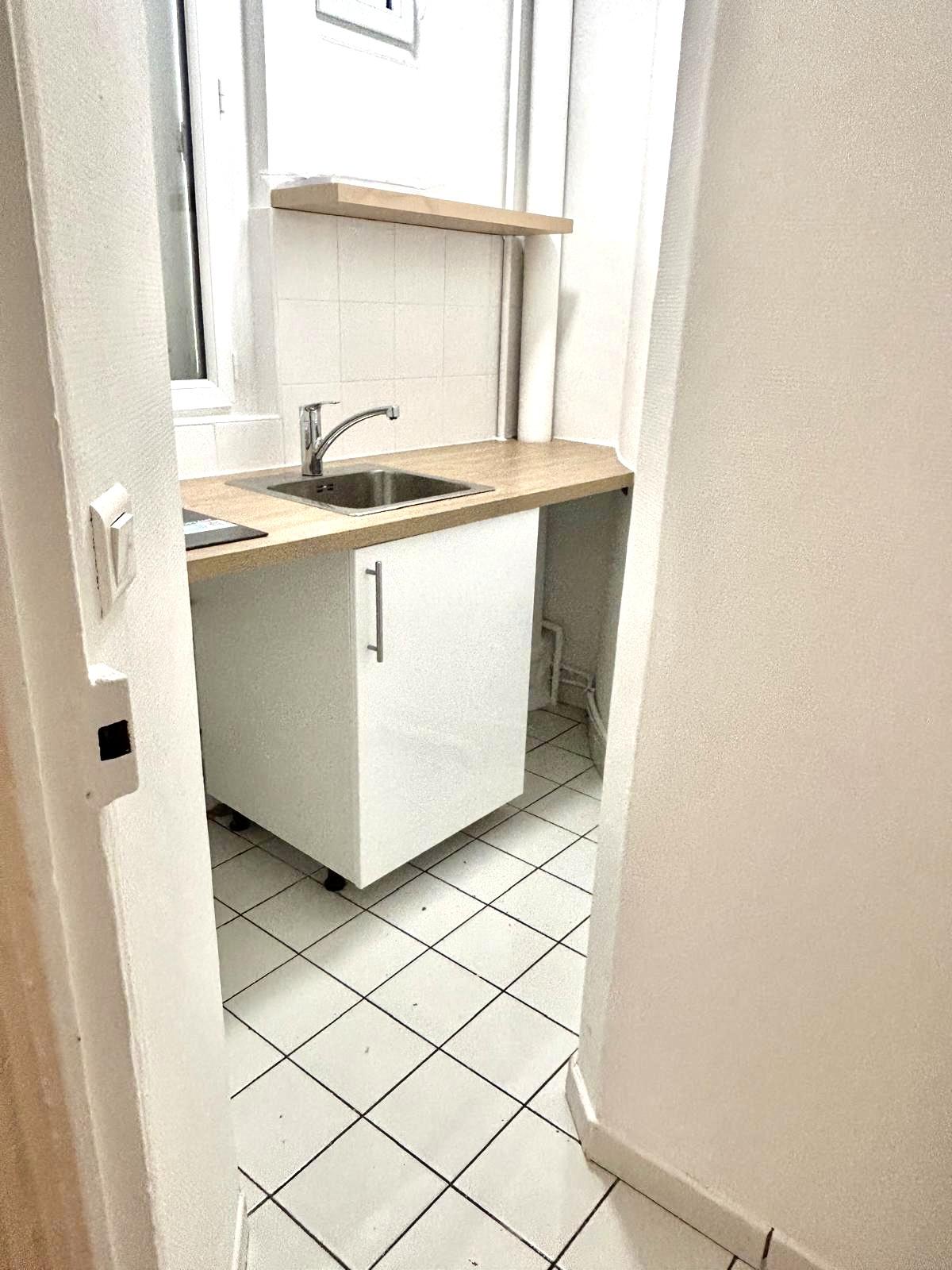 A LOUER 75020PARIS GAMBETTA 2P RENOVE