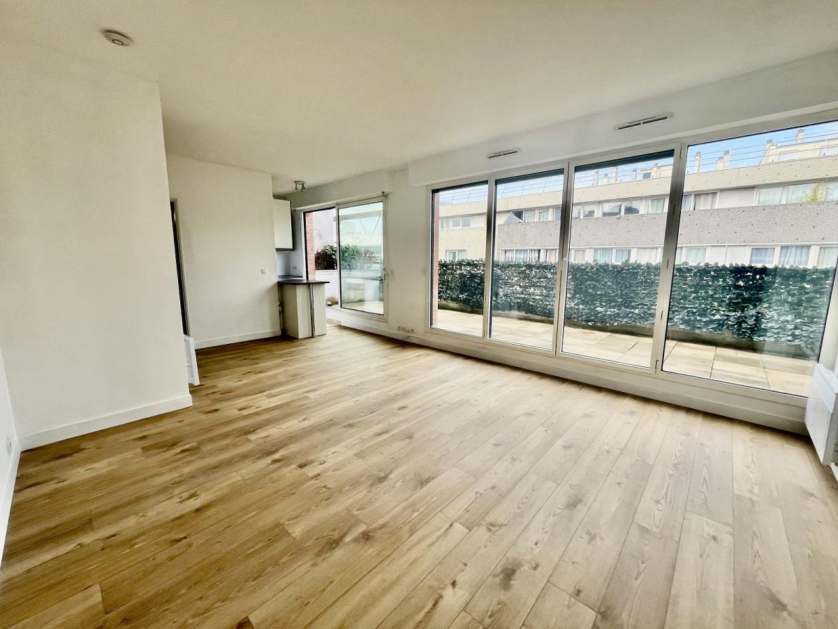 PARIS XIème, GRAND STUDIO avec  TERRASSE DE 14m² e  avec PARKING ET CAVE
