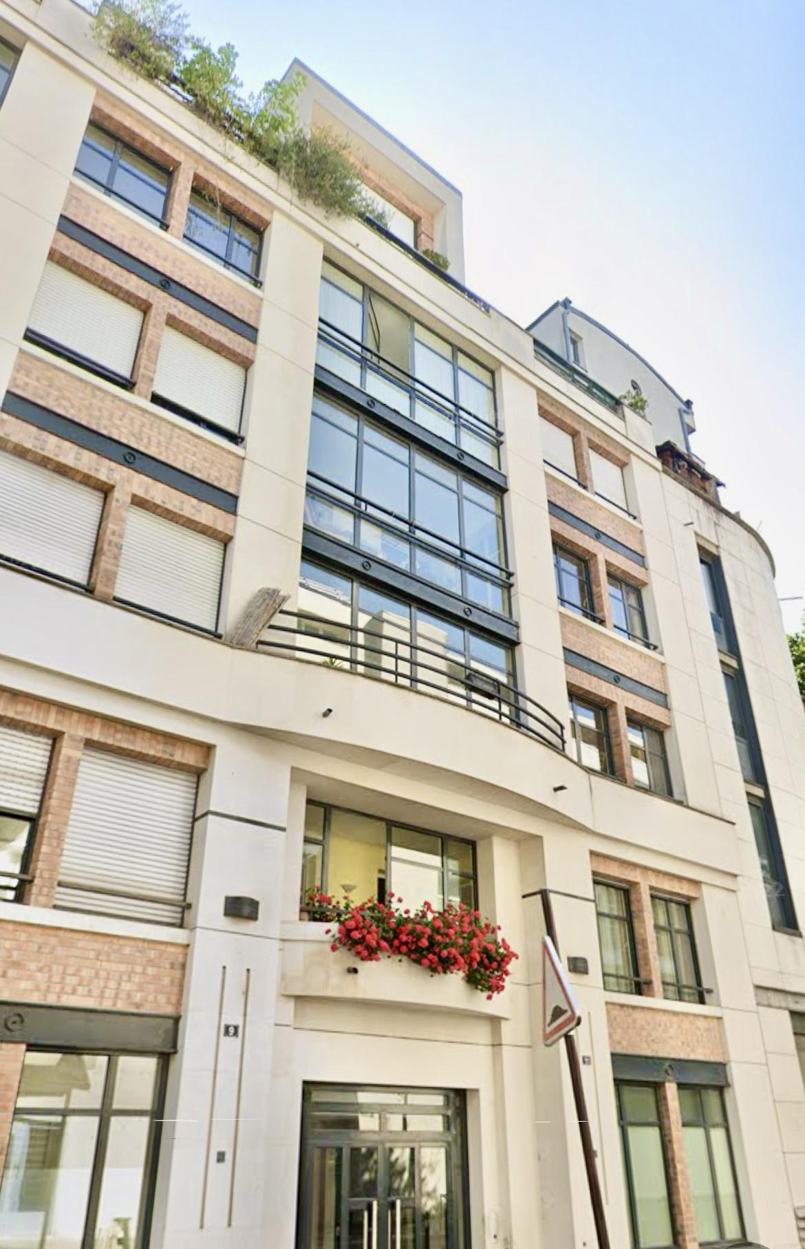 PARIS XIème, GRAND STUDIO avec  TERRASSE DE 14m² e  avec PARKING ET CAVE
