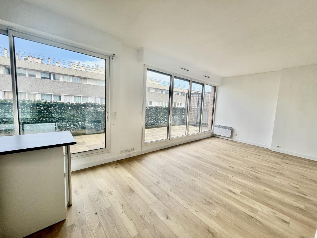 PARIS XIème, GRAND STUDIO avec  TERRASSE DE 14m² e  avec PARKING ET CAVE