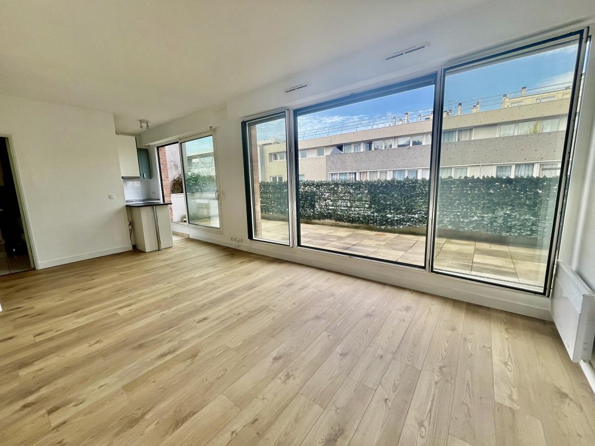 PARIS XIème, GRAND STUDIO avec  TERRASSE DE 14m² e  avec PARKING ET CAVE