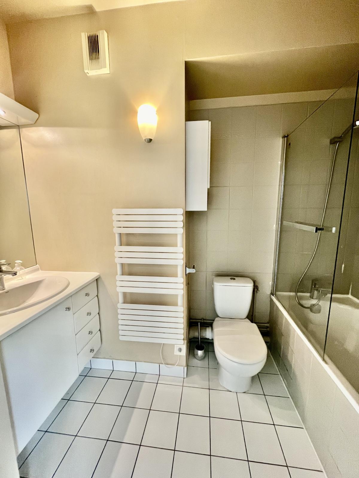 PARIS XIème, GRAND STUDIO avec  TERRASSE DE 14m² e  avec PARKING ET CAVE