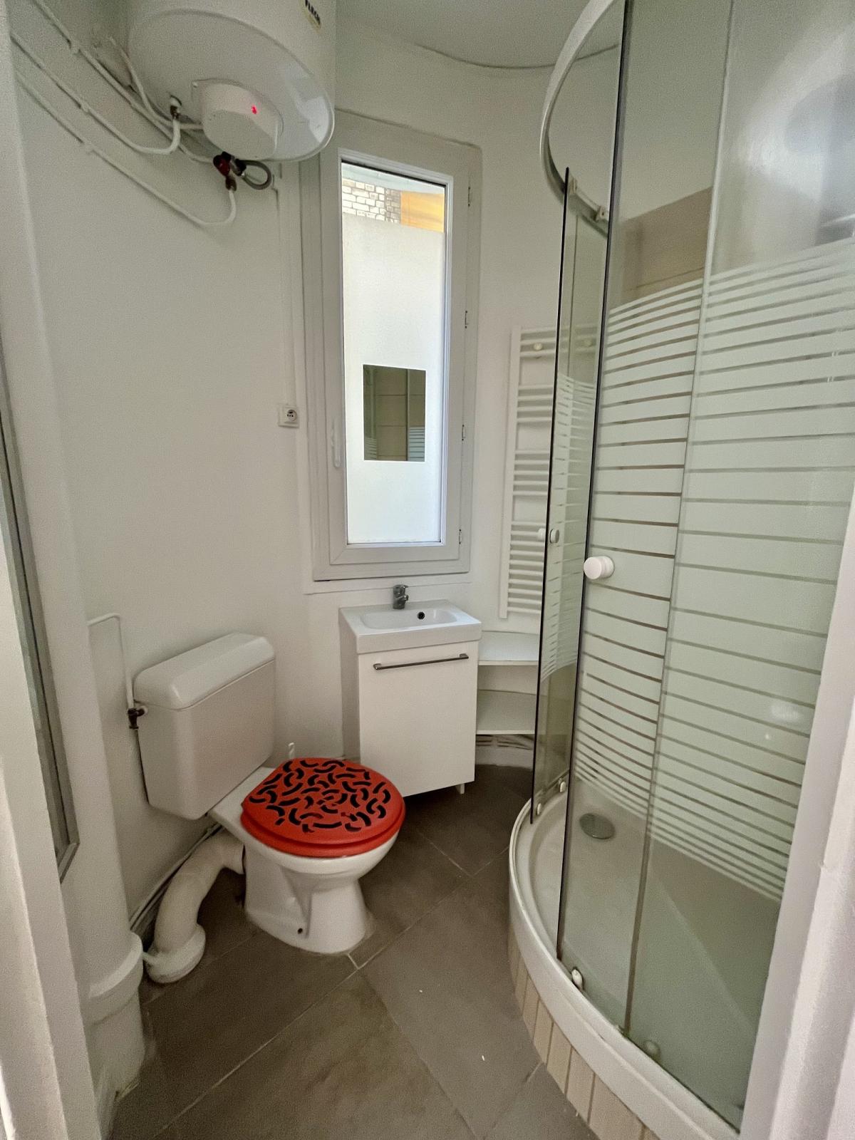 A LOUER   2P PARIS XVème 31.23m²  REFAIT NEUF
