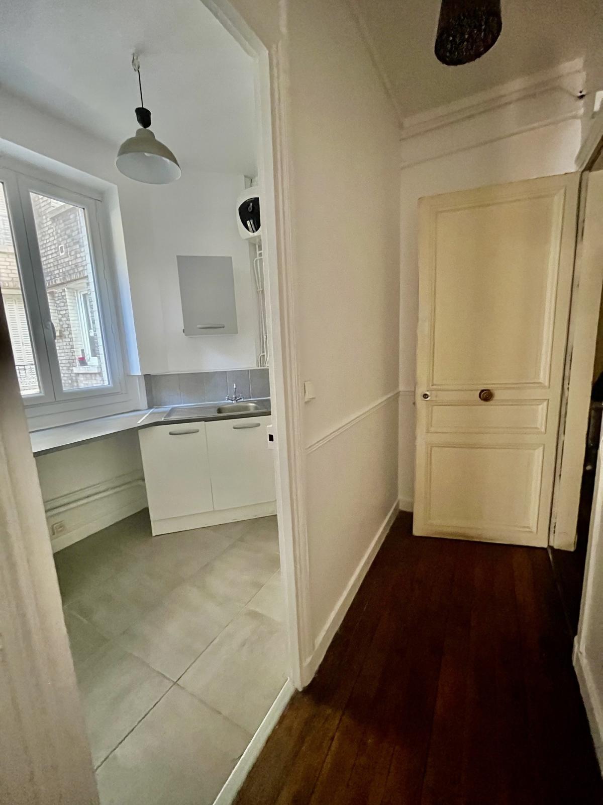 A LOUER   2P PARIS XVème 31.23m²  REFAIT NEUF