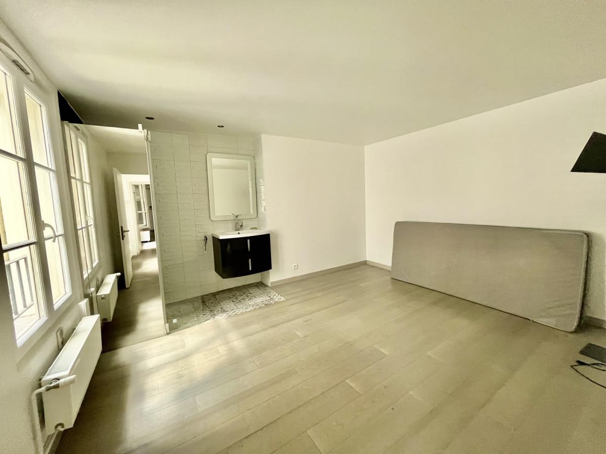 A LOUER 2P 56m² PARIS IXème 