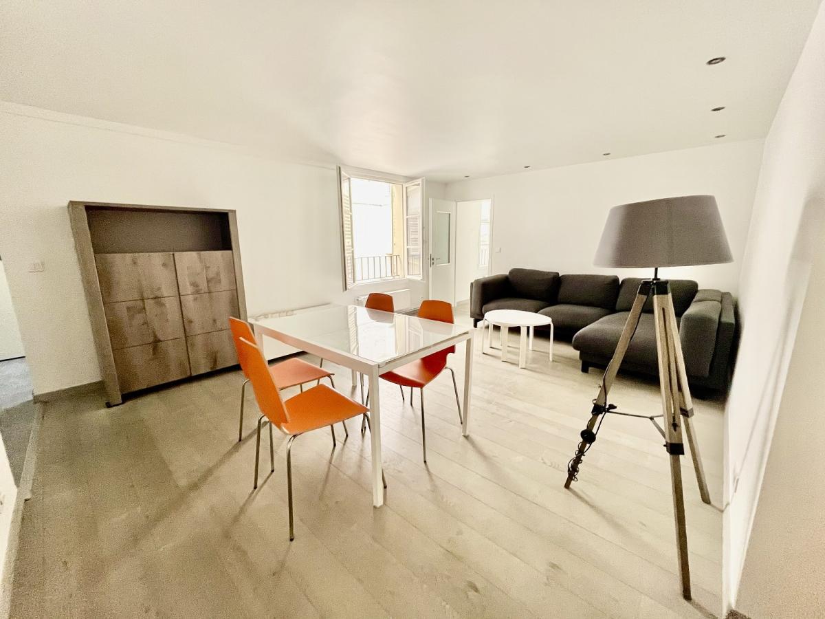 A LOUER 2P 56m² PARIS IXème 