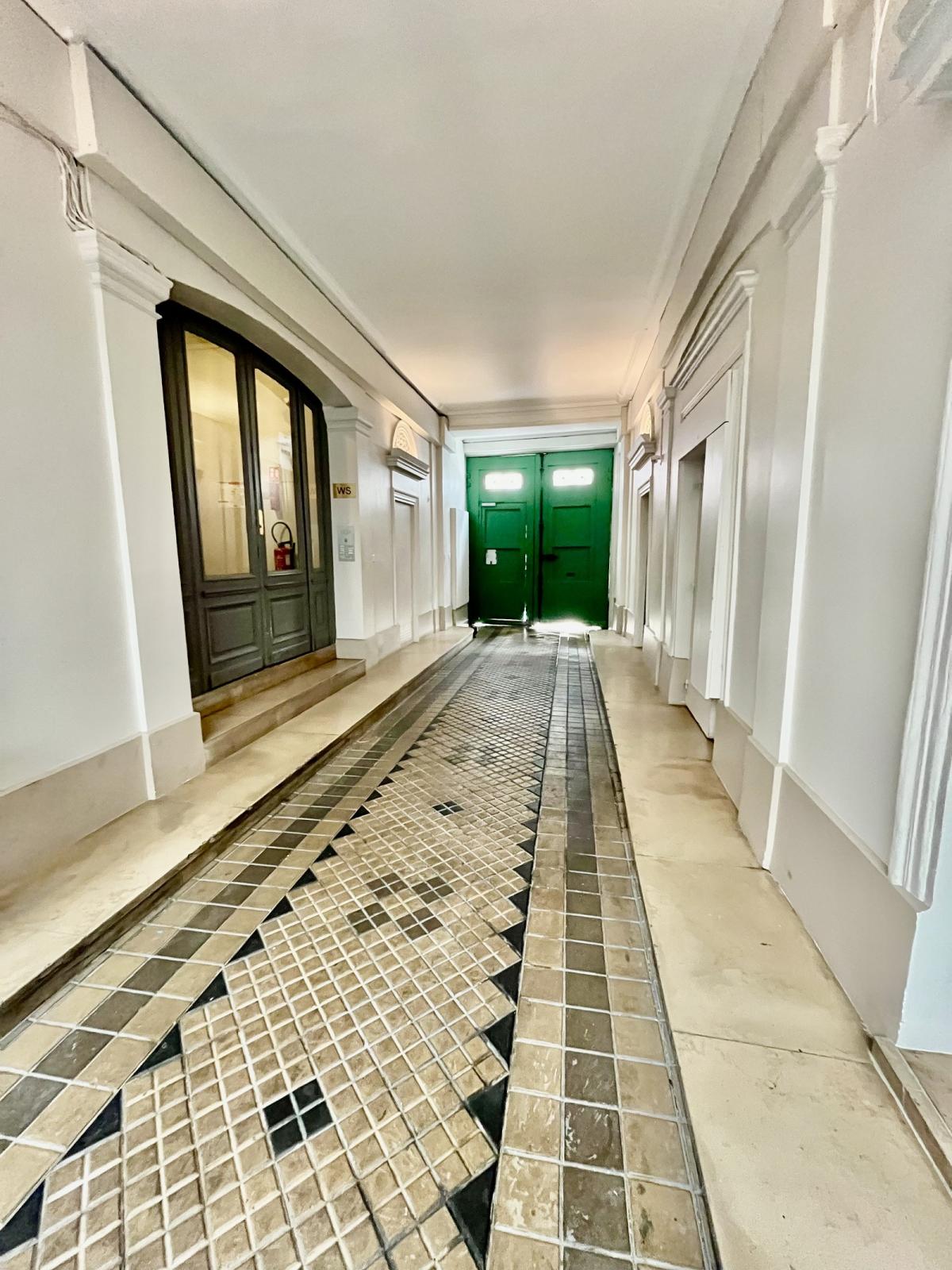 A LOUER EN MEUBLE  2P 56.32m² REFAIT NEUF