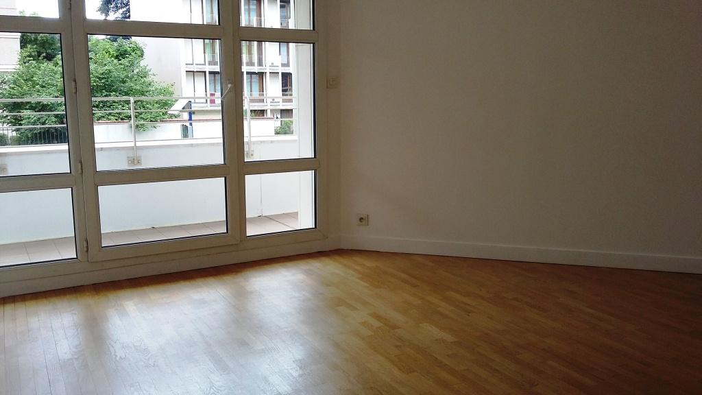 A LOUER 3 PIECES 70.20m² 92400 COURBEVOIE  CAVE PARKING ET BALCON 