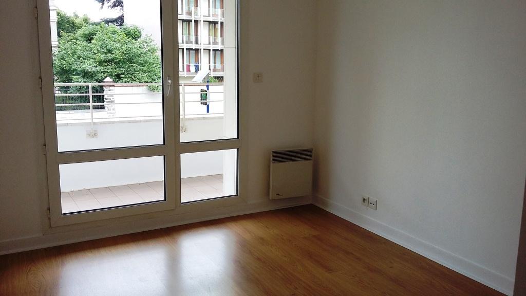 A LOUER 3 PIECES 70.20m² 92400 COURBEVOIE  CAVE PARKING ET BALCON 