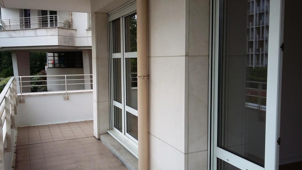 A LOUER 3 PIECES 70.20m² 92400 COURBEVOIE  CAVE PARKING ET BALCON 