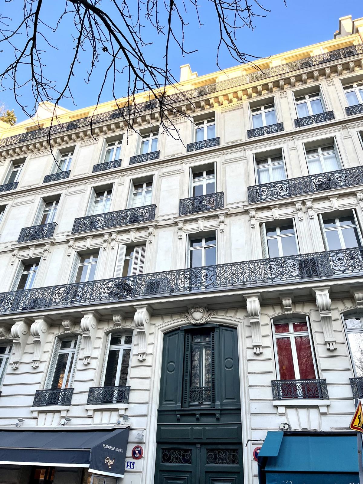 A LOUER 75008 PARIS 3P RENOVE AVE GEORGES V