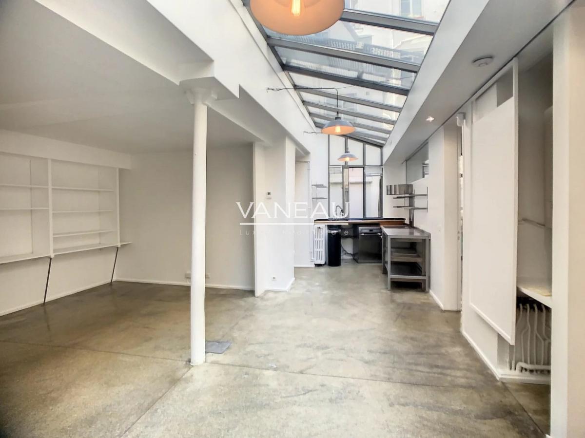 A LOUER 3 PIECES  86.48m²  PARIS IIIème