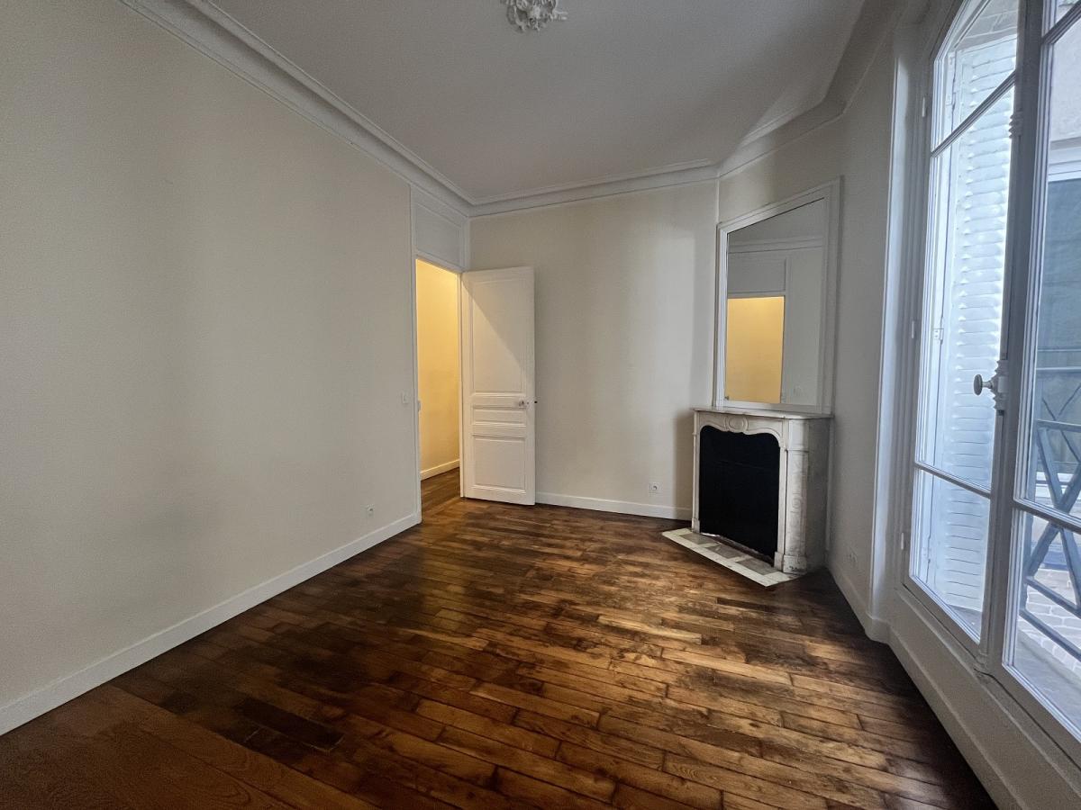 Paris 10ème, Gare du Nord, 4 pièces de 84,08m²
