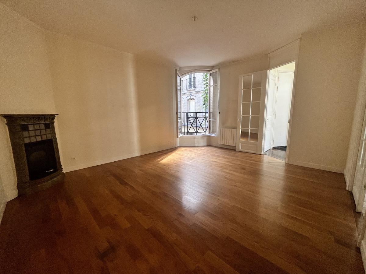 Paris 10ème, Gare du Nord, 4 pièces de 84,08m²