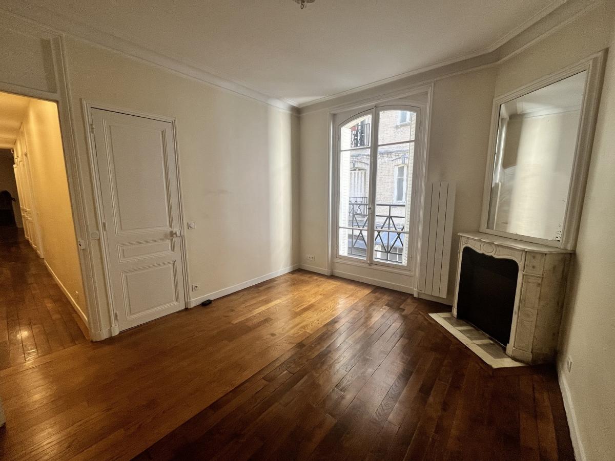 Paris 10ème, Gare du Nord, 4 pièces de 84,08m²