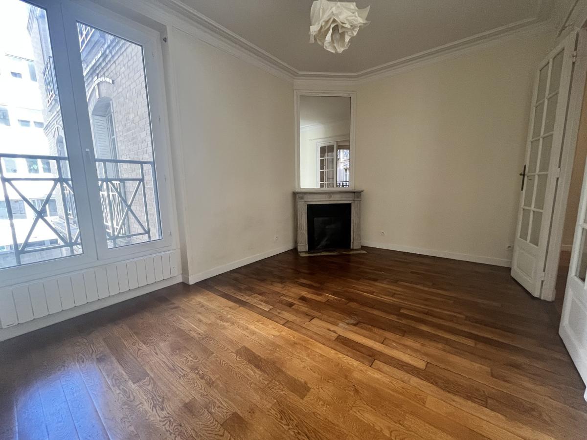 Paris 10ème, Gare du Nord, 4 pièces de 84,08m²