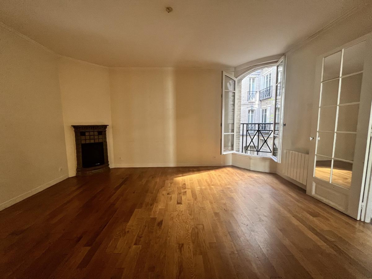 Paris 10ème, Gare du Nord, 4 pièces de 84,08m²