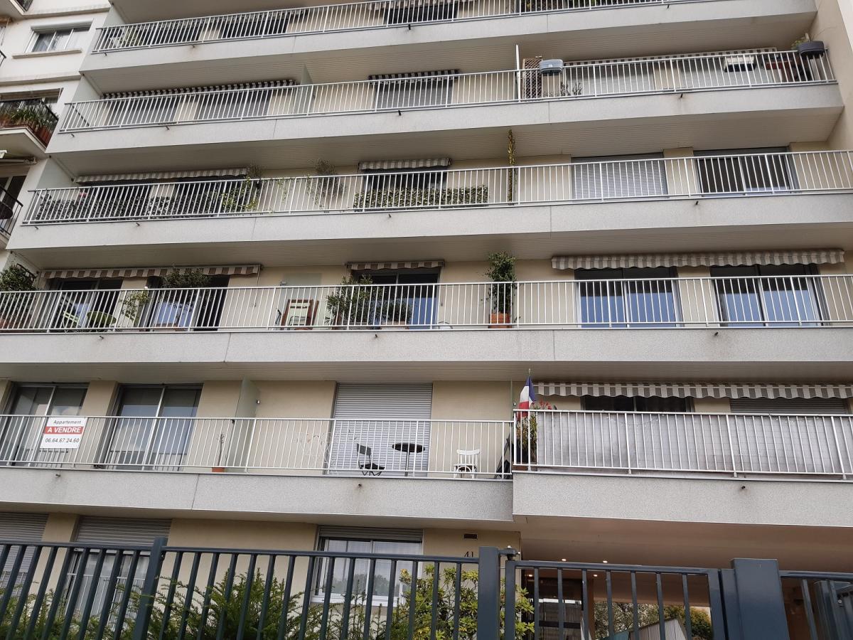 boulogne Billancourt, grand 3 Pièces avec Balcon et Parking