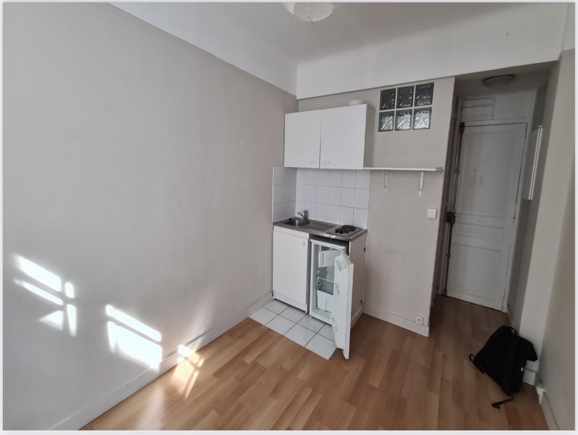 Paris XVème, Métro Felix Faure /Commerce Studio de 15,82m²