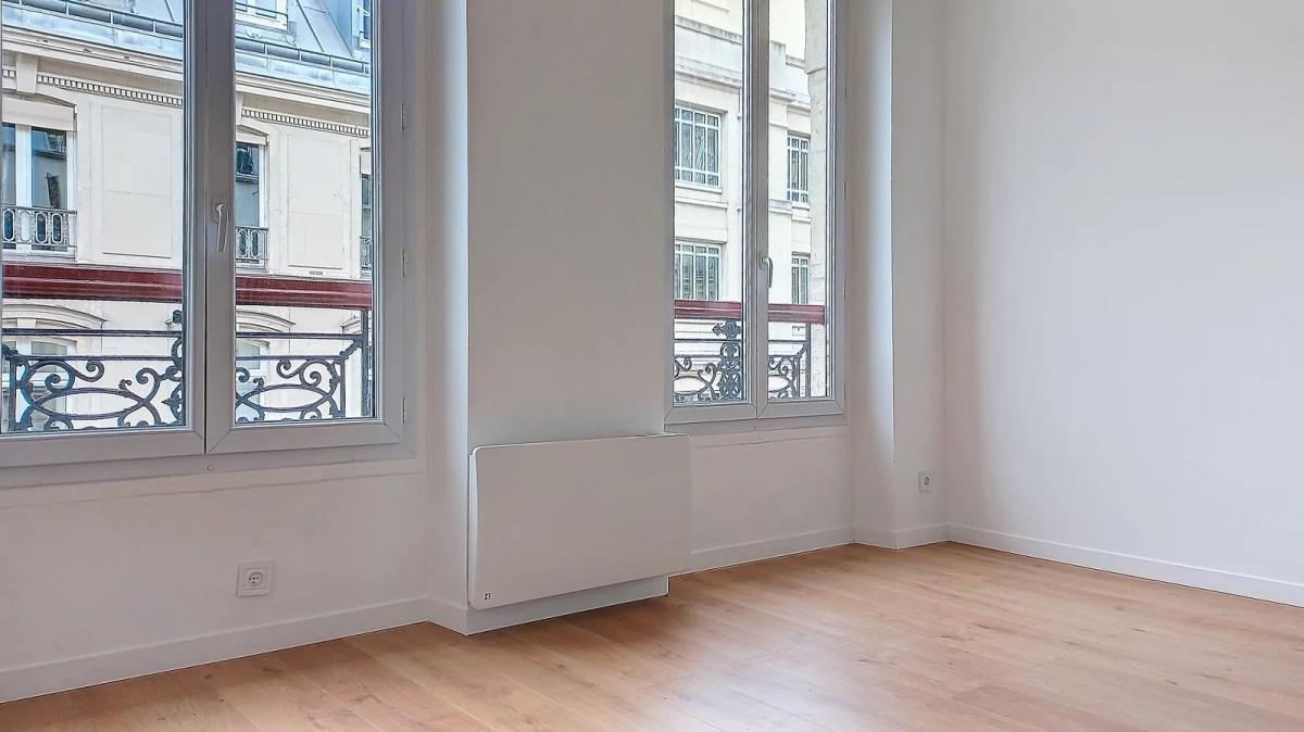Paris IXème, métro Trinité, Beau Studio 