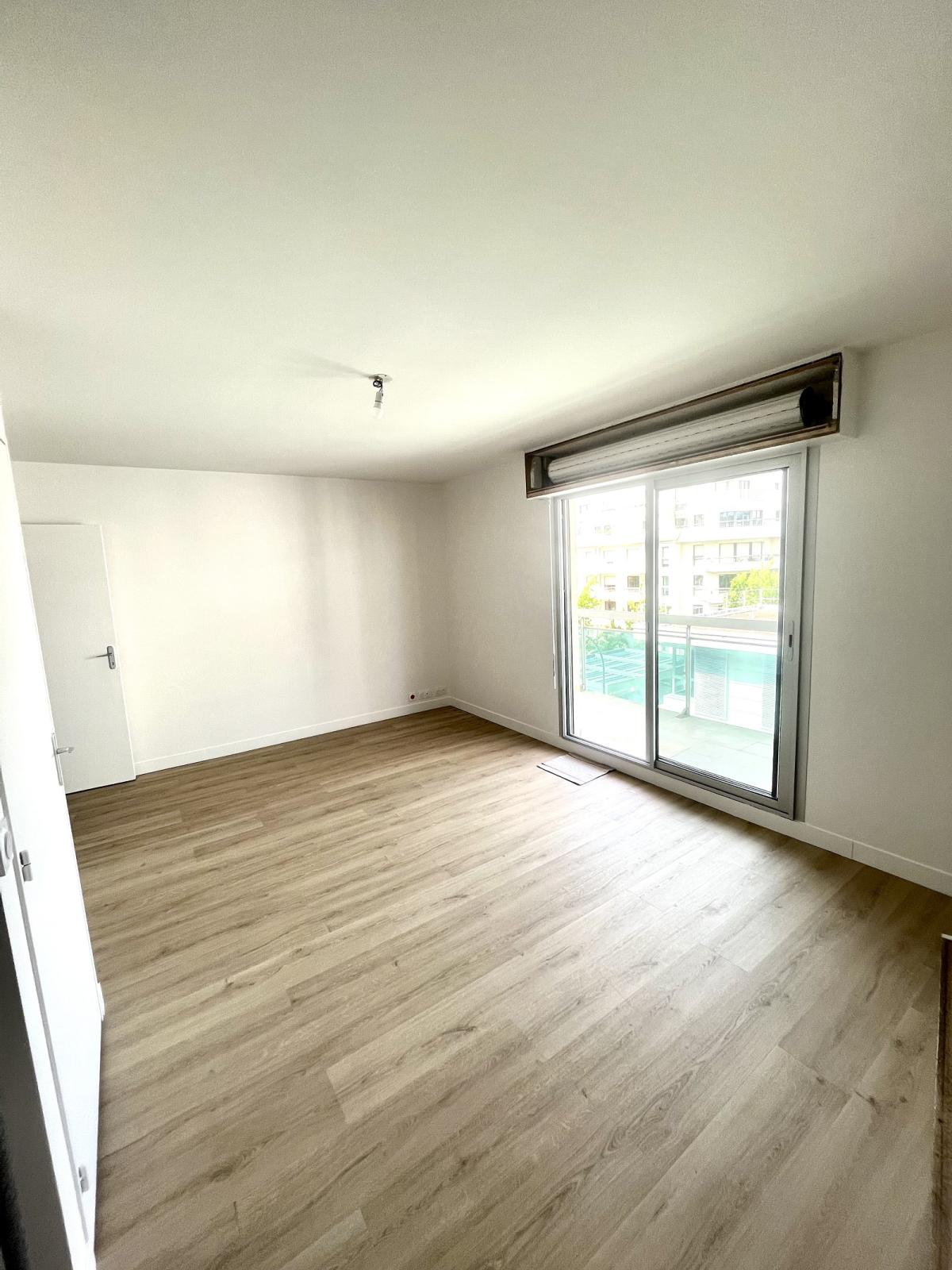 A LOUER 92300 LEVALLOIS STUDIO RENOVE