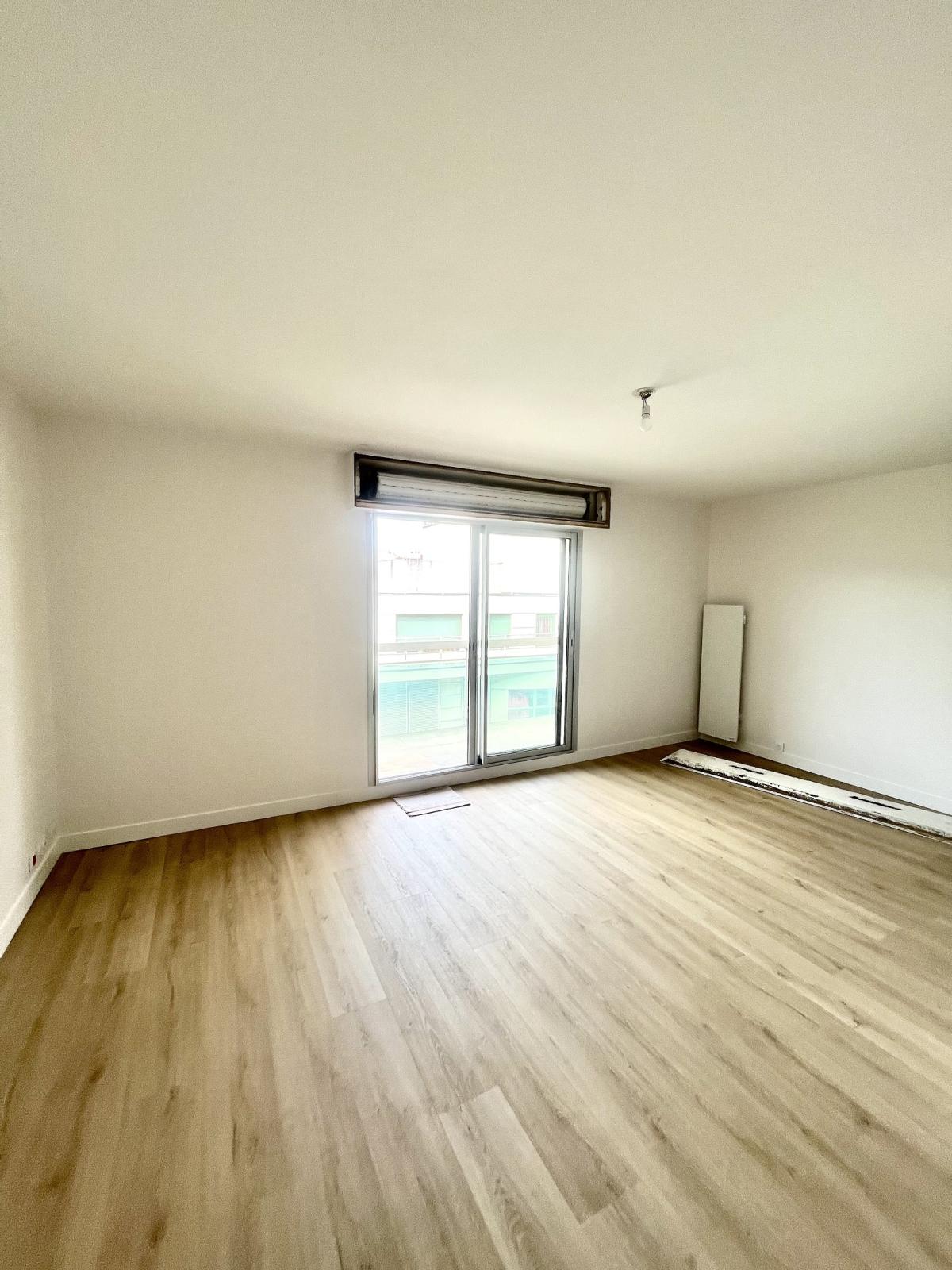 A LOUER 92300 LEVALLOIS STUDIO RENOVE