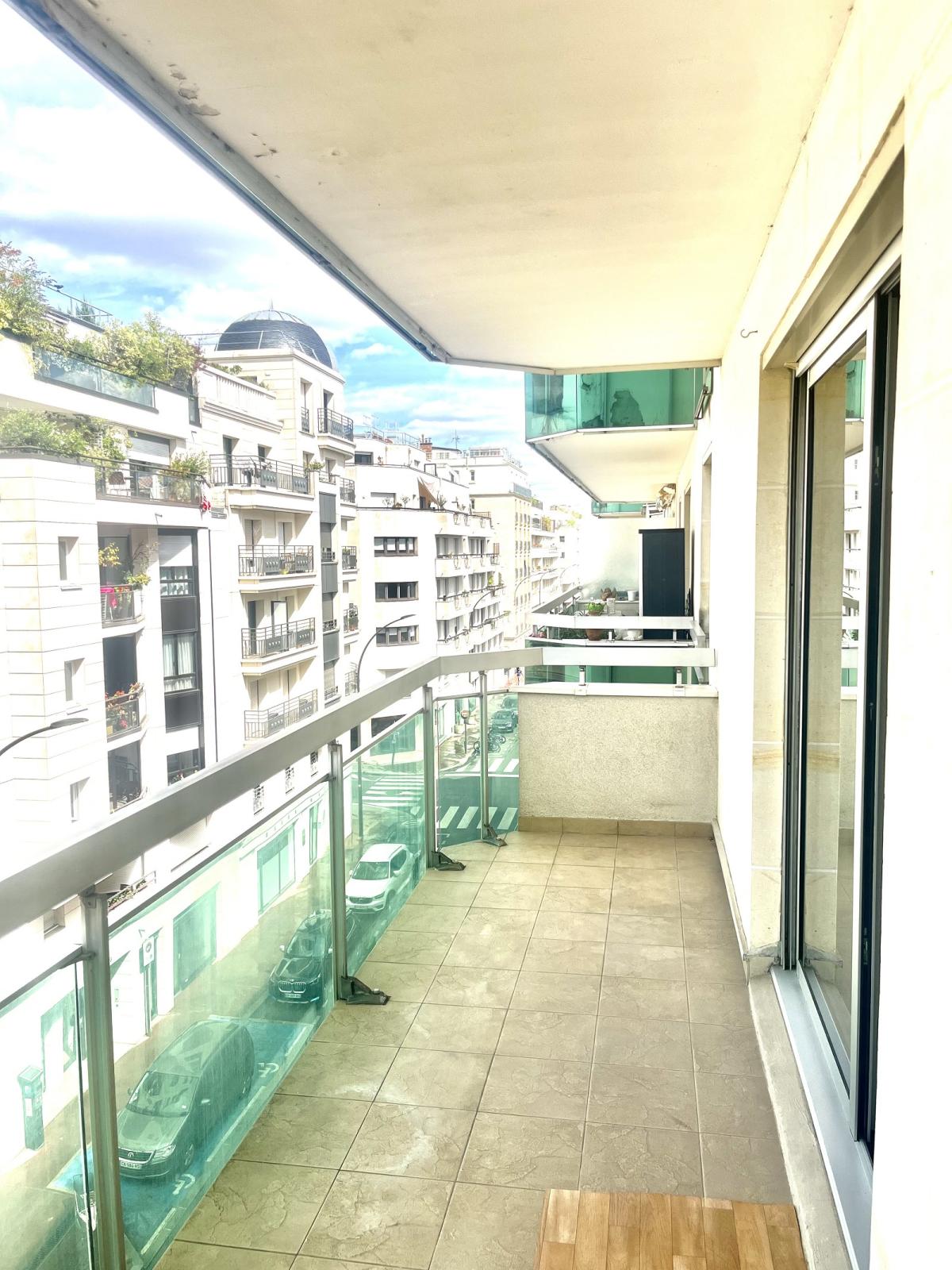 A LOUER 92300 LEVALLOIS STUDIO RENOVE