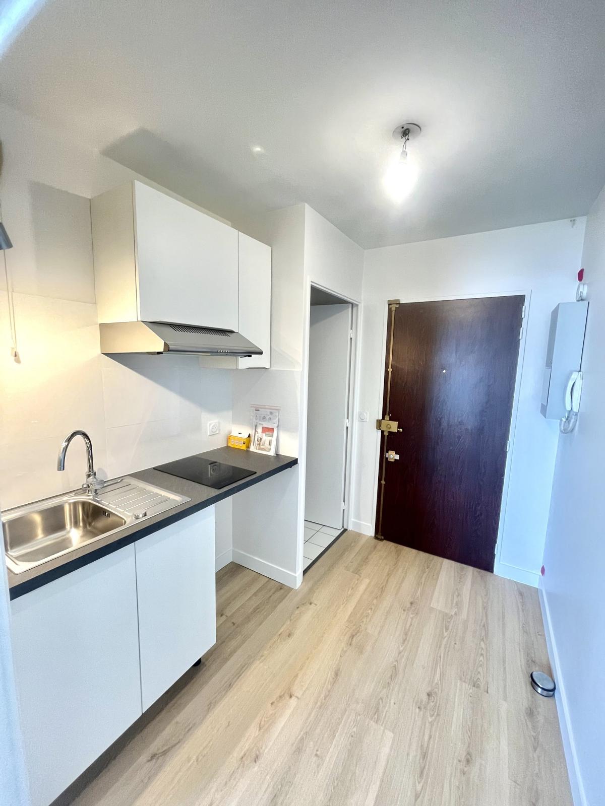 A LOUER 92300 LEVALLOIS STUDIO RENOVE