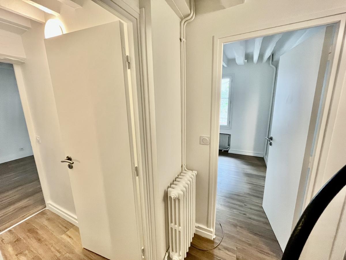 A LOUER TRIPLEX de 5 PIECES  92.56m² Paris VIème.
