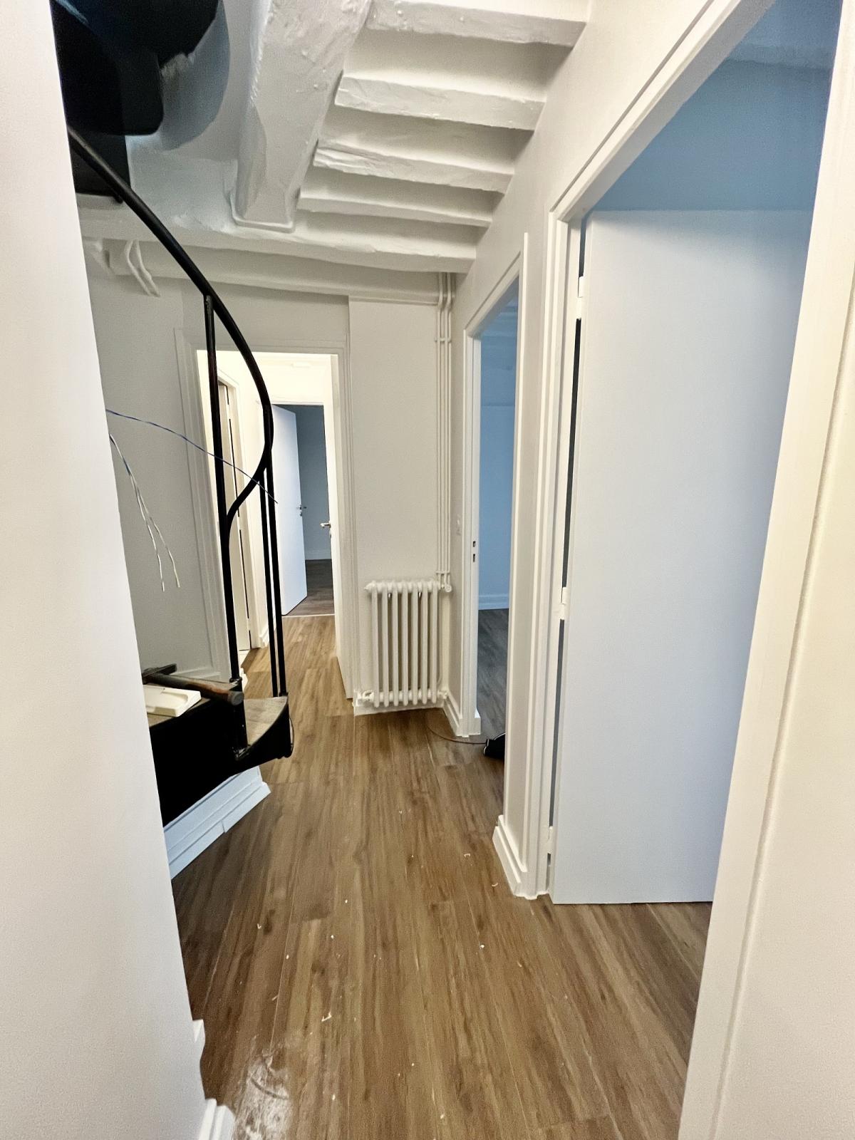 A LOUER TRIPLEX de 5 PIECES  92.56m² Paris VIème.