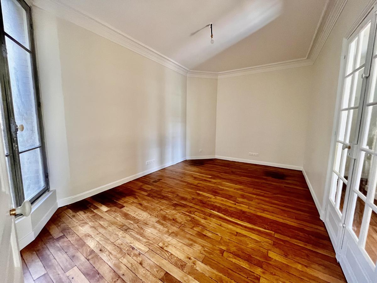 A LOUER 4 PIECES 88.45m²   PARIS Xème